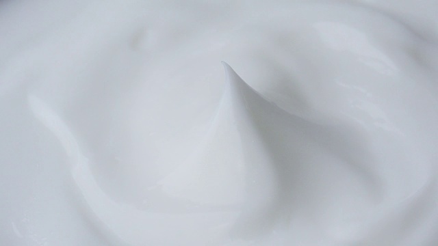 白色柔和的化妆霜。视频素材