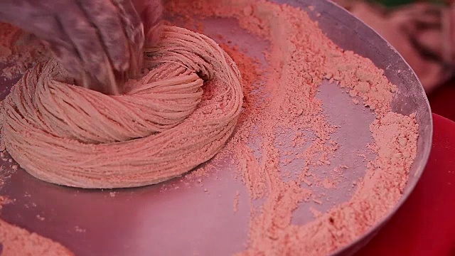 藕丝糖，一种传统的中国糖果食品视频下载