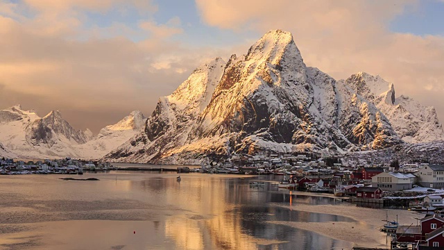 日落时的挪威峡湾视频素材