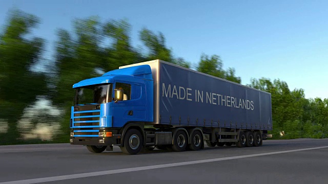 拖车上标有“荷兰制造”字样的货运半挂车超速行驶。道路货物运输。无缝循环全高清剪辑视频下载