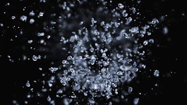 水滴以超慢的速度滴落视频素材