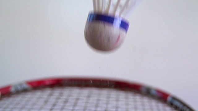 羽毛球打羽毛球拍的超级慢动作镜头视频素材
