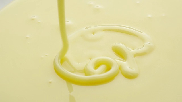 奶油炼乳。视频素材