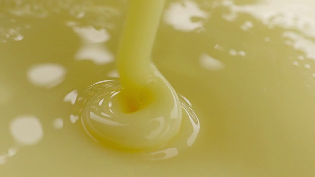 奶油炼乳。视频素材