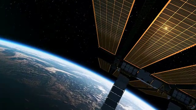 太阳背景下的国际空间站飞行视频素材