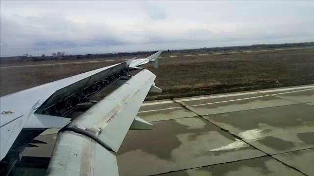 查看飞行飞机窗口视频素材