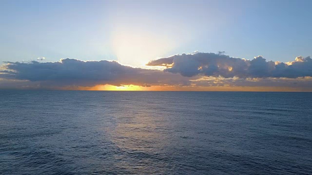 海洋中的日出视频素材
