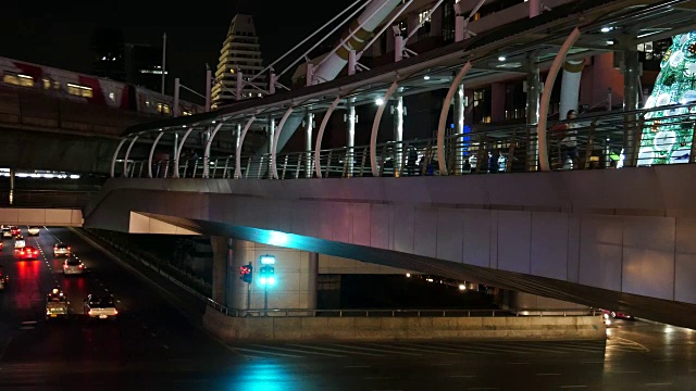 曼谷的轻轨和通勤者视频素材