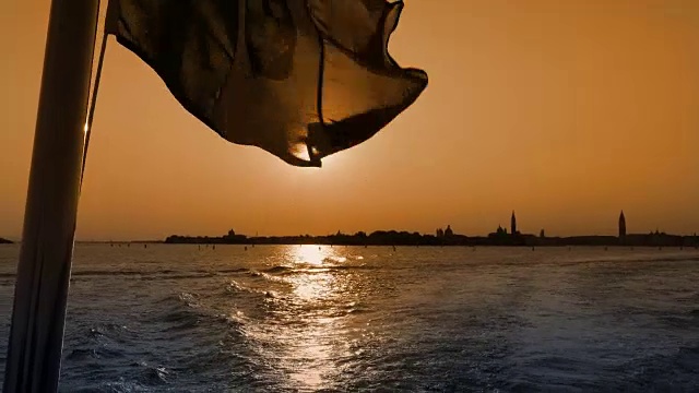 日落时分驶向威尼斯视频素材