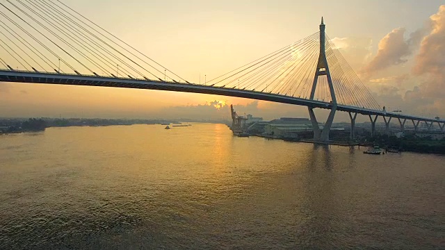 日出泰国曼谷普密蓬大桥视频素材