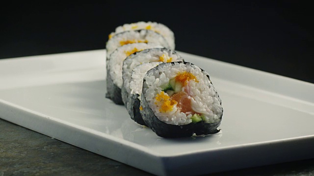 寿司寿司在日本餐厅视频素材