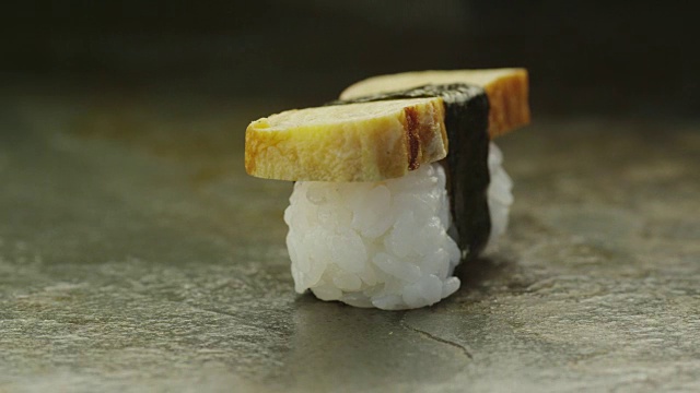 日本料理厨师准备寿司与田豆视频下载