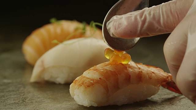 日本餐厅的一套生鱼片视频素材