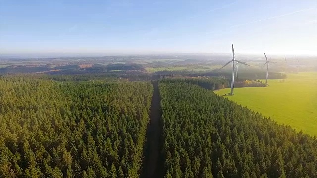 风车/风力发电技术-风力发电园区的无人机视图视频下载