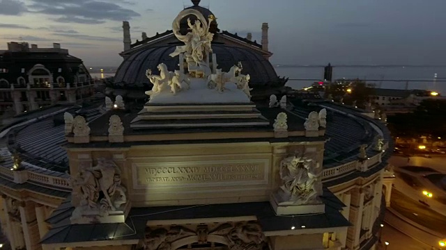 乌克兰敖德萨歌剧院夜景鸟瞰图视频素材
