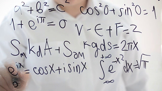 我们写数学公式。视频素材