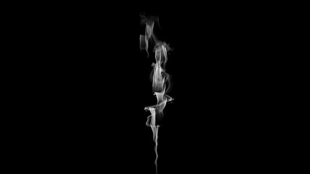 扭曲的抽象香烟白色烟雾在黑色的背景视频素材