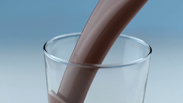 巧克力牛奶的倒入和溅在慢动作视频下载