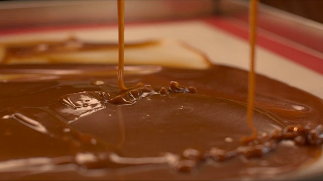 热巧克力和焦糖拉慕斯视频下载
