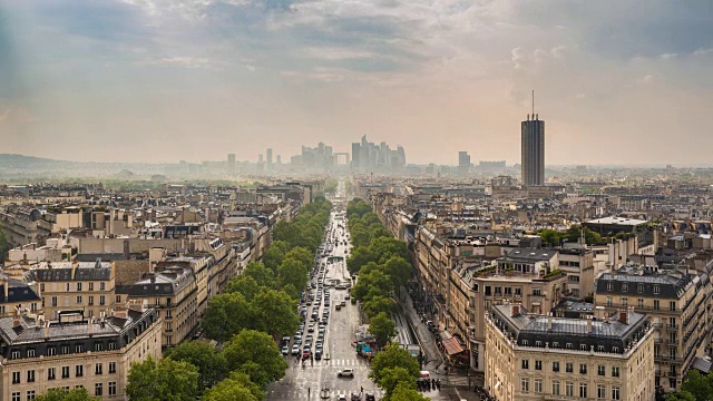 从凯旋门望向法国巴黎的拉德芳斯和香榭丽舍大街，4K时间流逝视频素材