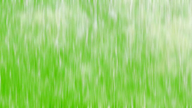 雨滴在绿色屏幕背景上的慢动作视频下载