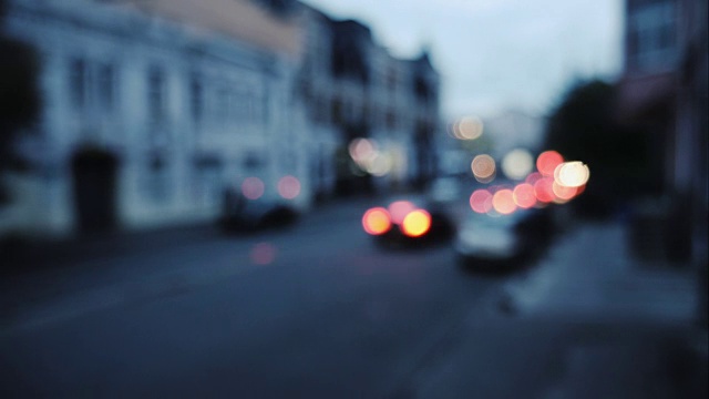 昏暗灯光下欧洲街道的时间流逝视频素材