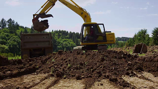挖掘机挖掘的延时拍摄视频下载