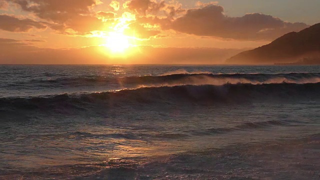 美丽的日落在海边视频素材
