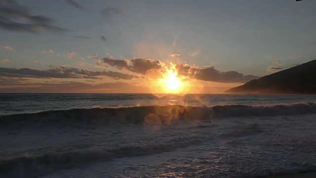 美丽的日落在海边视频素材
