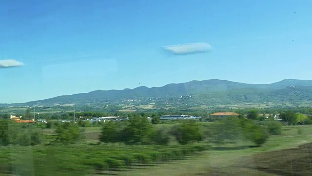 意大利阳光明媚的夏日风景背景列车乘客窗板4k视频素材