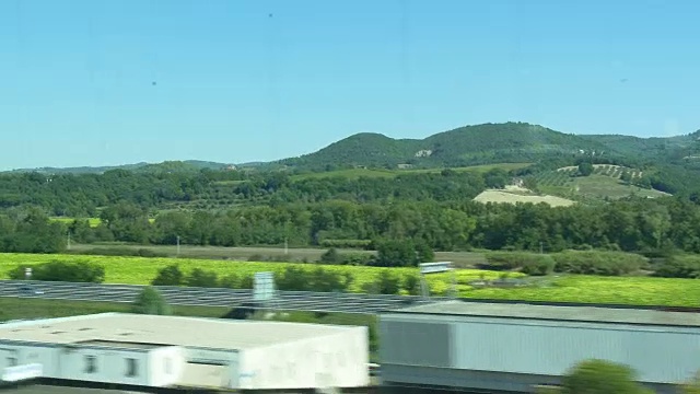 意大利晴天景观背景列车乘客窗板4k视频素材