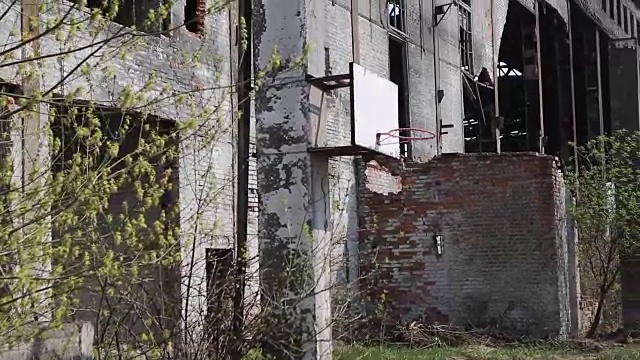 被毁建筑物或房屋的废墟视频下载
