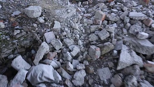 被毁建筑物或房屋的废墟视频下载