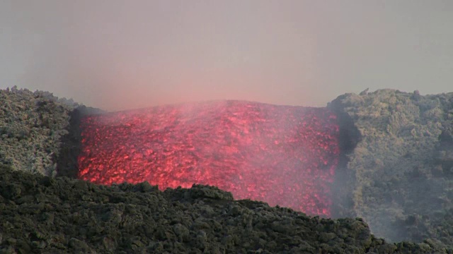 埃特纳火山的熔岩流视频下载