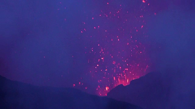 亚苏尔火山爆发视频下载