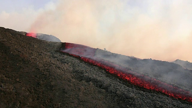 埃特纳火山的熔岩流视频下载