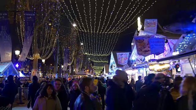 法国夜光大道香榭丽舍大街拥挤的市集全景4k视频下载