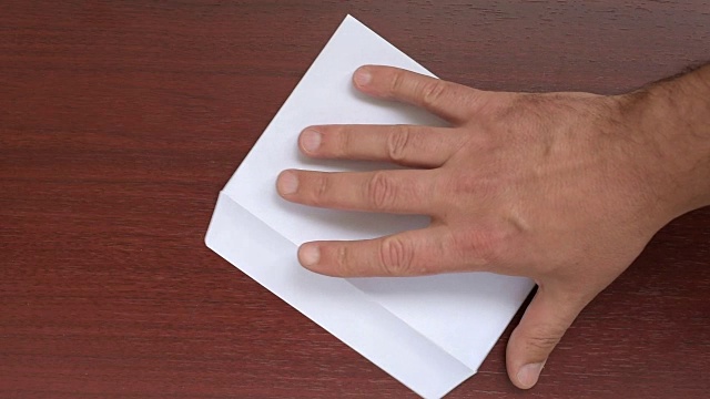 白色信封手视频素材