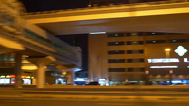 迪拜夜光公路旅行边全景4k阿拉伯联合酋长国视频素材