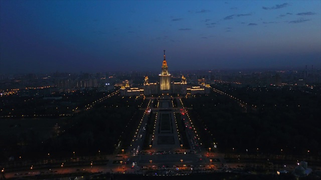 俄罗斯夜光莫斯科国立大学麻雀山空中全景4k视频下载