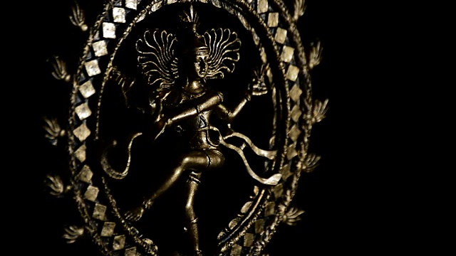 湿婆神在黑色背景上旋转视频素材