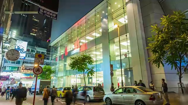 中国香港夜间步行交通街景全景4k时间推移视频素材