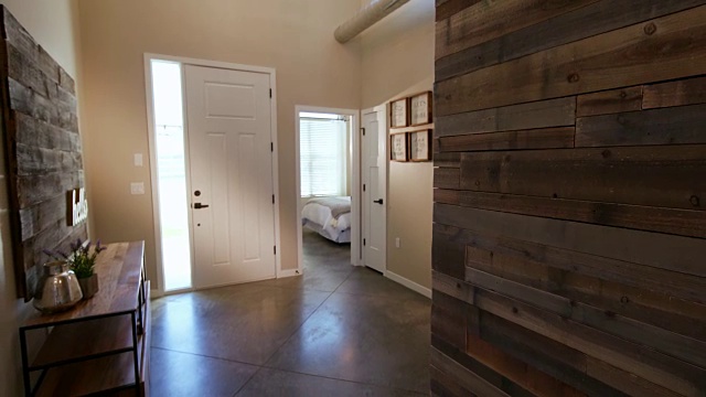 用木墙降低家居入口走廊视频素材