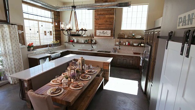 从墙后展示现代厨房场景视频下载