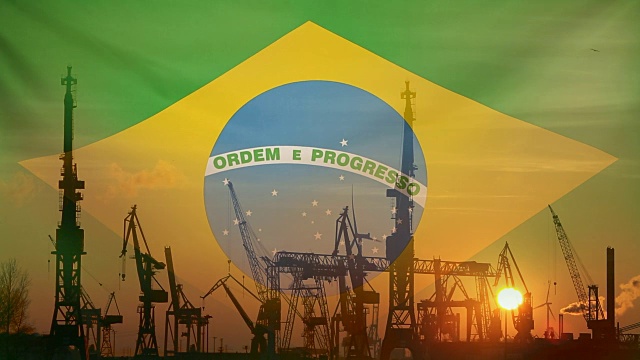 日落时巴西国旗的工业概念视频下载