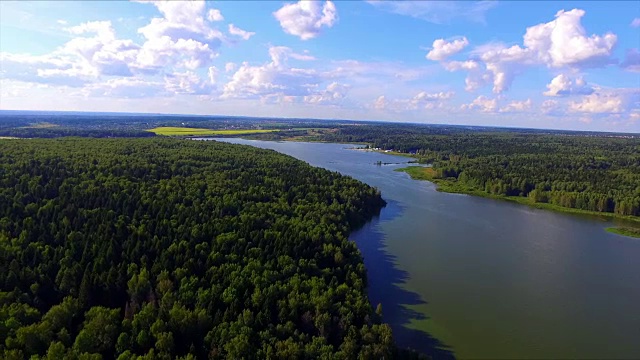 鸟瞰图Torbeyevo湖在莫斯科地区视频素材