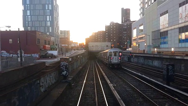 皇后区日出时的火车(1)视频素材
