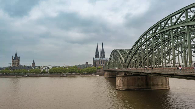 科隆大教堂(科隆大教堂)和莱茵河，德国科隆，4K时间流逝视频下载