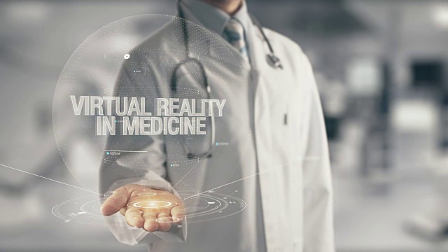 在医学中手持虚拟现实的医生视频素材