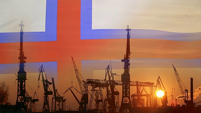 日落时法罗群岛旗帜的工业概念视频下载